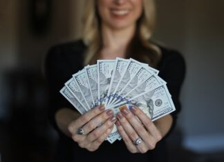 Ile trzeba zarabiać żeby mieć 2000 emerytury?